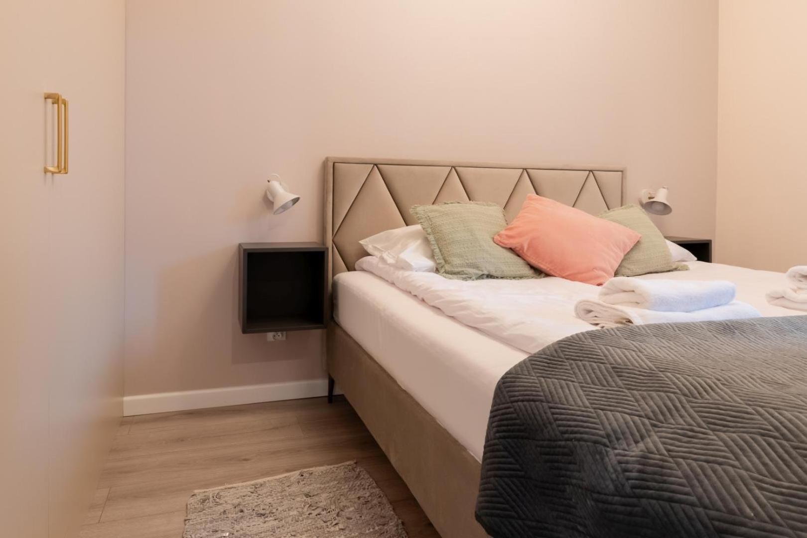 Apartament Smile - Z Prywatnym Monitorowanym Parkingiem By Spaceapart Jelenia Góra Екстериор снимка